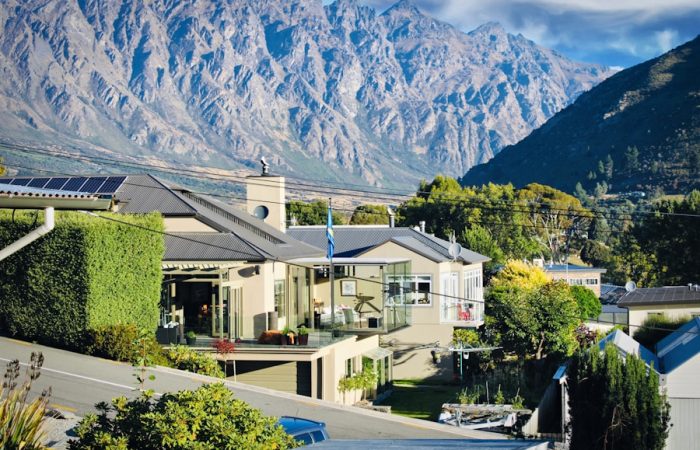 Photo "Is it a good idea to invest in luxury properties?"